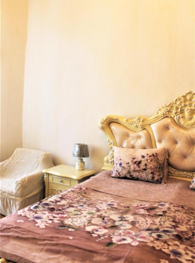 Guesthouse Medea On Pushkini 4 Kutaisi Esterno foto