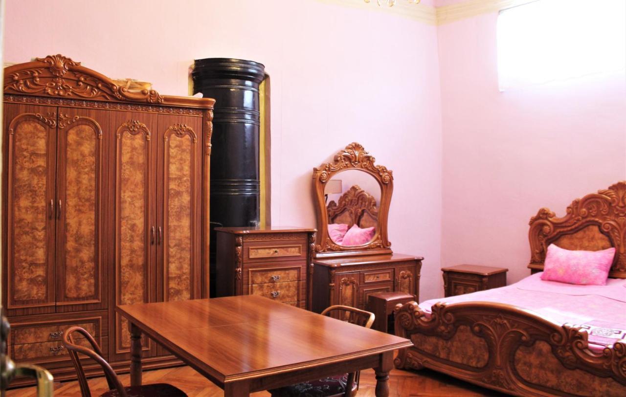 Guesthouse Medea On Pushkini 4 Kutaisi Esterno foto