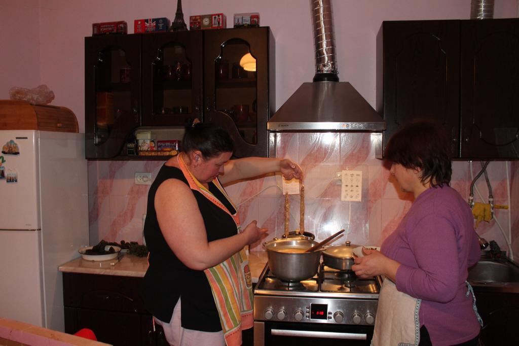 Guesthouse Medea On Pushkini 4 Kutaisi Esterno foto