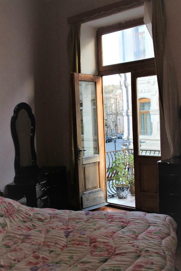 Guesthouse Medea On Pushkini 4 Kutaisi Esterno foto